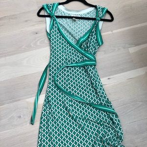 Cute light knee dress. XS